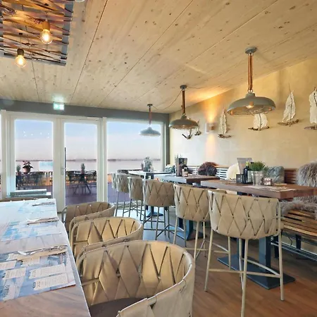 Beautiful In Lembruch-dmmer See With 1 Bedrooms, Wifi And Indoor Swimming Pool Lägenhet